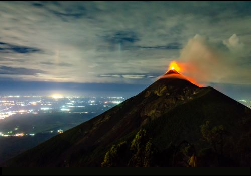 VULCANO FUEGO | I flussi piroclastici causati dai depositi eruttivi accumulati sul vulcano