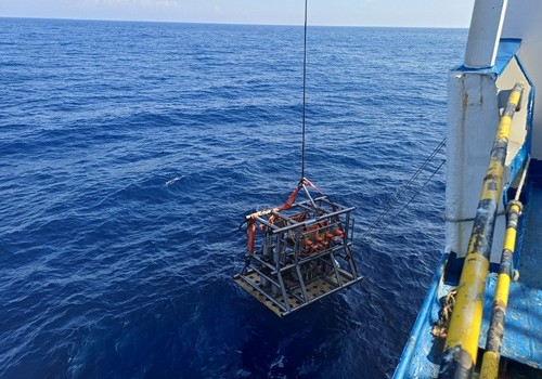 AMBIENTE | Osservazione del mare profondo: installato un nuovo cavo elettro-ottico INGV al largo di Catania, un ulteriore passo avanti nel monitoraggio del Mediterraneo